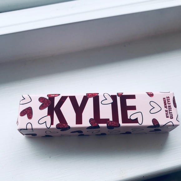 Kylie Cosmetics Other - NWT ❤️KYLIE VALENTINES GLITTER EYESHADOW❤️